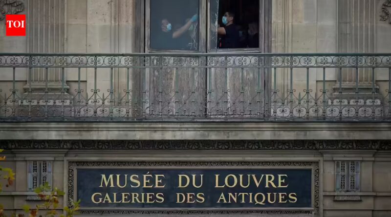 Jewellery likely to be worth €4m stolen from French museum, probe on