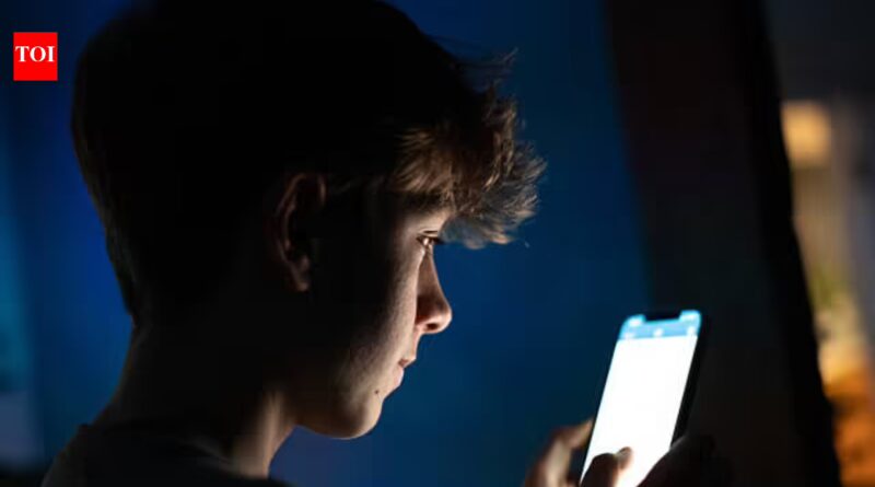 UK proposes overnight social media curfew for 16, 17-year-olds | World News