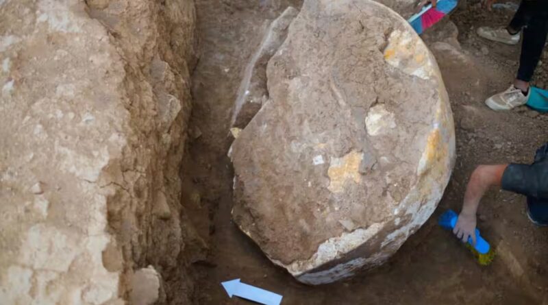 Archaeologists in Iraq unearthed a rare 2,600-year-old Assyrian stele of King Ashurbanipal at Nineveh’s Shamash Gate, nearly a decade after ISIS damaged the ancient city