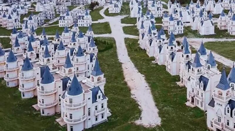 More than 500 Disney-style castles were built for $200 million in a luxury village. Today, the entire site is a ghost town with hundreds of empty villas | World News
