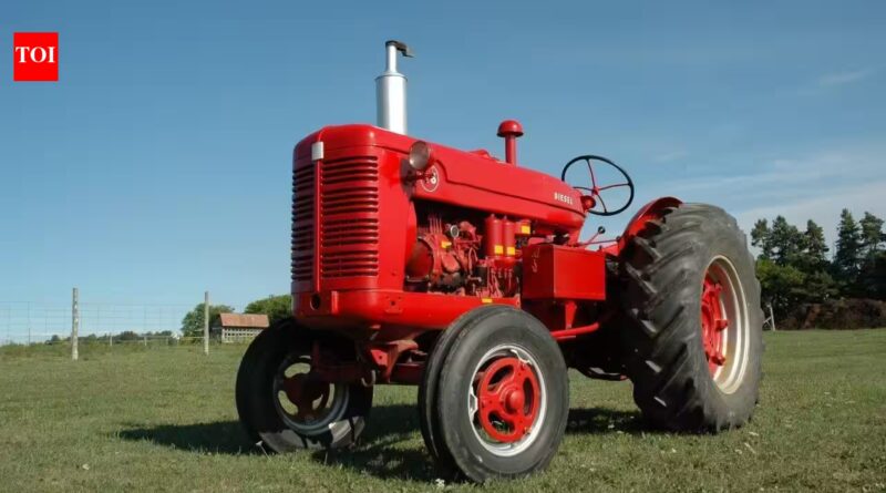 His grandfather paid $2,200 for an Allis-Chalmers tractor in 1953; 62 years later, Kevin Klahn bought it back and restored it