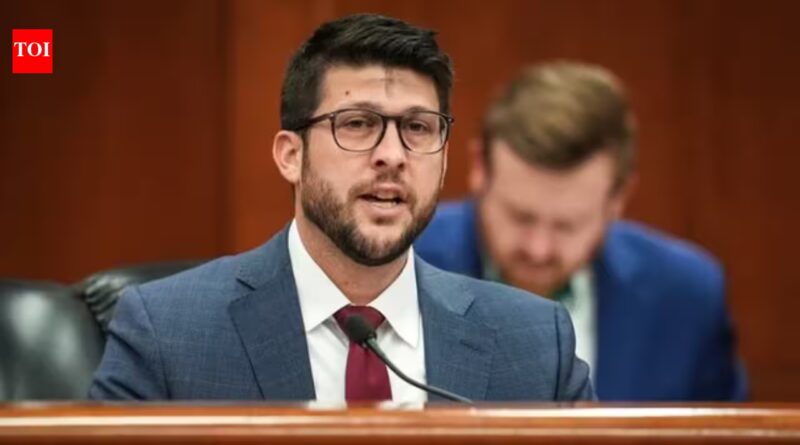 Florida Attorney General threatens catholic schools over vaccine mandate policy, says accept exemptions or lose funding | World News