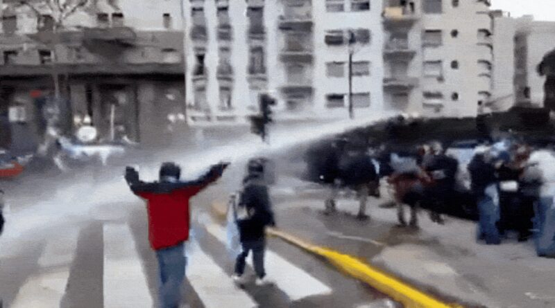 Argentina property bill protest: Police fire tear gas, water cannons at demonstrators — watch