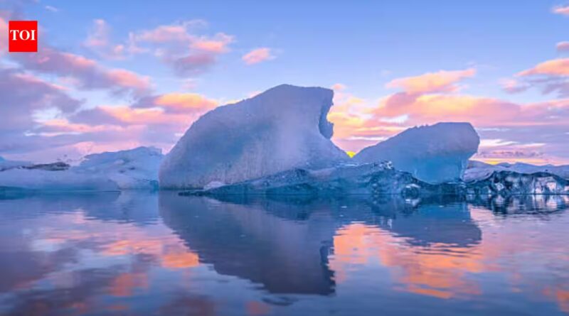 In 1977, a Saudi prince towed an Alaskan iceberg to Iowa to pitch shipping icebergs to Arabia for drinking water; now engineers are exploring the idea as freshwater scarcity worsens